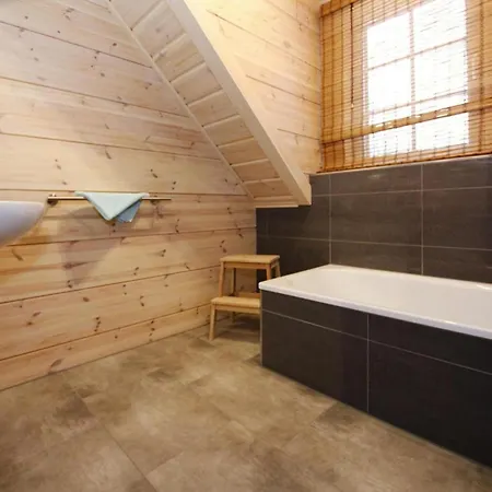 Ferienhaus, * Ширке